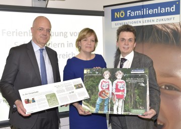 Univ.Prof. Dr. Wolfgang Mazal (ÖIF), Familien-Landesrätin Mag. Barbara Schwarz und Dr. Markus Kaindl (ÖIF) bei der Präsentation der Studienergebnisse und des Leitfadens für Gemeinden und Vereine zur NÖ Ferienbetreuung. (v.l.n.r.)