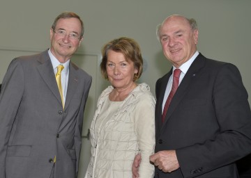 Eröffnung des \"tede-Z\" in St. Pölten: Wirtschaftskammer-Präsident Dr. Christoph Leitl, Niederösterreichs Wirtschaftskammer-Präsidentin KommR Sonja Zwazl und Landeshauptmann Dr. Erwin Pröll. (v.l.n.r.)