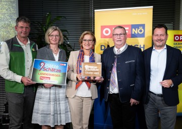 Christian Übl, Nationalparkdirektor Thayatal, Stadtamtsdirektorin Margit Müllner, Landeshauptfrau Johanna Mikl-Leitner, Bürgermeister Friedrich Schechtner und ORF NÖ Direktor Alexander Hofer.