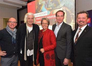 Im Bild von links nach rechts: Regisseur Klaus Steindl, Interspot Film-Geschäftsführer Heinrich Mayer-Moroni, Tourismus-Landesrätin Dr. Petra Bohuslav, Dr. Markus Wachter, Geschäftsführer des Archäologischen Parks Carnuntum und Mag. Franz Humer, Wissenschaftlicher Leiter des Archäologischen Parks Carnuntum.