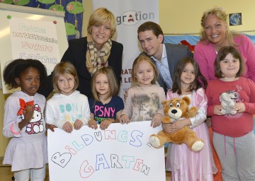 LR Schwarz und Staatssekretär Kurz informierten über ein neues Modellprojekt im Kindergartenbereich.