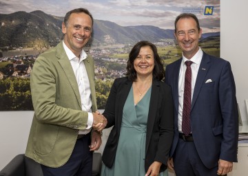 Tourismuslandesrat Jochen Danninger, Fachgruppenobfrau der Hotellerie in Niederösterreich Karin Rosenberger und Tourismusobmann Mario Pulker