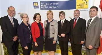 Univ.Prof. Dr. Peter Filzmaier, ÖkR Agnes Schierhuber, Mag. Claudia Schubert (Moderation), Landesrätin Mag. Barbara Schwarz, Darius Djawani (Schüler BG Klosterneuburg), Univ.Prof. Friedrich Zibuschka, Jürgen Gmelch (Vertretung Europäische Kommission in Wien)(v.l.n.r.).