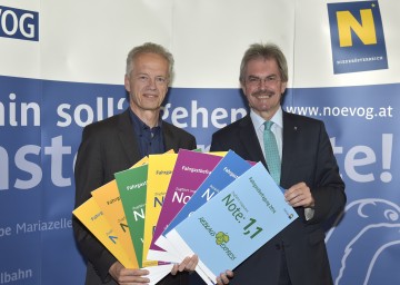 Gute Noten für die NÖVOG-Bahnen: NÖVOG-Geschäftsführer Dr. Gerhard Stindl und Verkehrs-Landesrat Mag. Karl Wilfing bei der Ergebnispräsentation der Fahrgastbefragung. (v.l.n.r.)