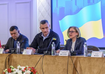 Bürgermeister Vitali Klitschko und Landeshauptfrau Johanna Mikl-Leitner im Gespräch.