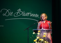 Landeshauptfrau Johanna Mikl-Leitner bei ihrer Festrede vor 500 Gästen im Stadtsaal Ybbs.