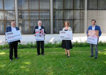 Auftakt zur Caritas-Haussammlung 2021: Caritas-Direktor Hannes Ziselsberger, Bischof Alois Schwarz, Landesrätin Christiane Teschl-Hofmeister und Caritas-Direktor Klaus Schwertner (v.l.n.r.)  