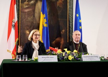 Landeshauptfrau Johanna Mikl-Leitner und Administrator Prälat Maximilian Fürnsinn am heutigen Landesfeiertag bei einer gemeinsamen Pressekonferenz im Stift Klosterneuburg