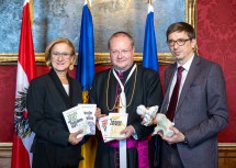 Landeshauptfrau Johanna Mikl-Leitner, Abt Anton Höslinger und Wirtschaftsdirektor Andreas Gahleitner berichteten auch über die aktuellen Sanierungsarbeiten am Stift Klosterneuburg.