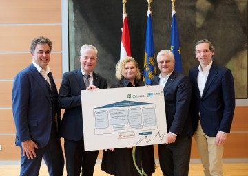 Pressekonferenz zum Thema „Leistungsangebot der NÖ Gesundheitsklinik Gmünd“ mit den Landesräten Anton Kasser (2.v.l.), Martin Antauer (2.v.r.), LGA Vorständin Elisabeth Bräutigam, ÖGK Landesausschuss Leiter Florian Hengl (links) sowie NÖGUS Geschäftsführer Volker Knestel (rechts) 