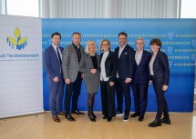 Club Niederösterreich-Präsident Paul Nemecek, Teamkapitän Toni Pfeffer, Theres Friewald-Hofbauer, Geschäftsführerin des Club Niederösterreich, Landeshauptfrau Johanna Mikl-Leitner, Volker Piesczek, Generaldirektor Michael Höllerer, Raiffeisenlandesbank NÖ-Wien, und Beate Schrank, Club Niederösterreich (v.l.n.r.)
