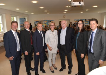 Feierten "10 Jahre WasserCluster Lunz": Nationalrat Andreas Hanger, Geschäftsführer Thomas Hein, Bürgermeister Martin Ploderer, Landeshauptfrau Johanna Mikl-Leitner, Bürgermeister Michael Häupl, Geschäftsführerin Birgit Humpelstetter und Bezirkshauptmann Johann Seper (v. l. n. r.).