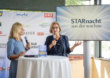 Landeshauptfrau Johanna Mikl-Leitner im Gespräch mit Moderatorin Birgit Perl (links).