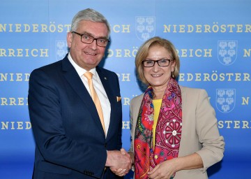Zusammenarbeit von Land Niederösterreich und den Gemeinden: Gemeindebund-Präsident Alfred Riedl und Landeshauptfrau Johanna Mikl-Leitner (v.l.n.r.)