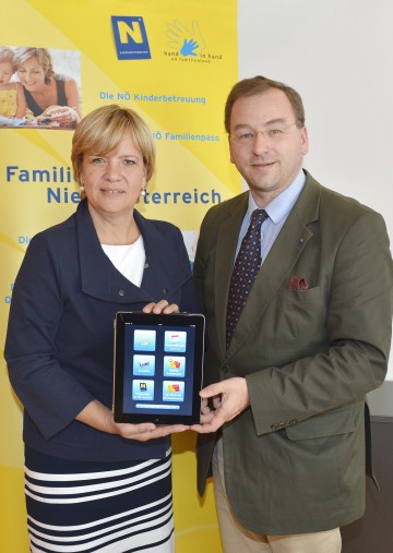 Landesfamilienreferent Dr. Peter Pitzinger und Landesrätin Mag. Barbara Schwarz informierten über das neue NÖ Familienpass-App.