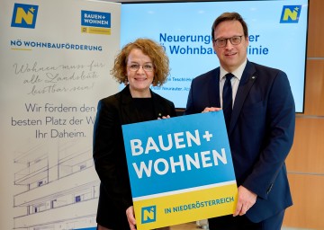 Wohnbau-Landesrätin Christiane Teschl-Hofmeister und Peter Neurauter, Abteilungsleiter der Wohnbauförderung, stellten in St. Pölten Neuerungen in der NÖ Wohnbaurichtlinie vor.