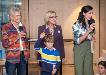 Erster Kinder-Landesfeiertag im KinderKunstLabor in St. Pölten, im Bild Thomas Brezina, Landeshauptfrau  Johanna Mikl-Leitner und Moderatorin Sophie Berger.