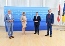 Pressekonferenz anlässlich der Präsentation des NÖ Gemeindepaketes: NÖ Gemeindebund-Präsident Alfred Riedl, Landeshauptfrau Johanna Mikl-Leitner, Finanz-Landesrat Ludwig Schleritzko und NÖ Städtebund-Vorsitzender Matthias Stadler (v.l.n.r.)