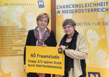 Landesrätin Mag. Barbara Schwarz und Prof. Dr. Rotraud A. Perner (von links) präsentierten in St. Pölten die NÖ Frauenstudie 2014/2015 zum Thema Belastungsfaktor Beruf.