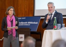 „Bibliotheken tragen mit ihrem Angebot entscheidend zur Stärkung der Medienkompetenz der Menschen vor Ort bei“, sagte Landesrat Anton Kasser.