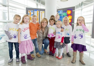 Bildungs- und Familien-Landesrätin Mag. Barbara Schwarz eröffnete zum 40-Jahr-Jubiläum des NÖ Landhauskindergartens eine Vernissage mit 150 Kunstwerken der Kindergartenkinder.