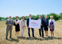 Helmut Miernicki (Wirtschaftsagentur ecoplus), Angela Stransky (Wirtschaftsagentur ecoplus),
Nicole Wöllert (WKNÖ), LR Jochen Danninger, Präsident WKNÖ Wolfgang Ecker, Petra Patzelt (riz up), Alexandra Höfer (WKNÖ)
