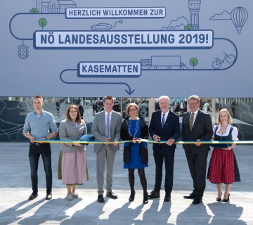 Eröffnung des Ausstellungsstandortes Kasematten mit Landeshauptfrau Johanna Mikl-Leitner, Bürgermeister Klaus Schneeberger, Geschäftsführer Guido Wirth und dem Leiter der Abteilung Kunst und Kultur beim Amt der NÖ Landesregierung Hermann Dikowitsch.