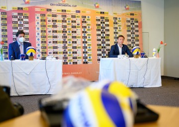 Bürgermeister Stefan Szirucsek und Landesrat Jochen Danninger (v.l.n.r.) informierten über die Beachvolleyball-Events in Baden 