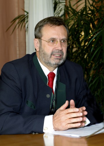 Landtagspräsident Ing. Hans Penz informierte über das Ergebnis der Nationalratswahl in Niederösterreich.