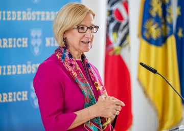 Landeshauptfrau Johanna Mikl-Leitner: „Normalverdiener müssen sich Eigenheim leisten können“.