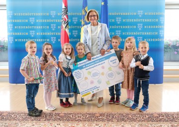 Das beliebte Forschungsfest Niederösterreich findet am 30. September 2022 im Palais Niederösterreich statt. Beim Fest für die ganze Familie kann an über 70 Forschungsstationen experimentiert, entdeckt und selbst ausprobiert werden.