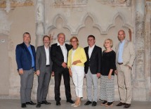 Martin Grüneis (Land NÖ), Landeskonservator Hermann Fuchsberger, Bürgermeister Reinhard Resch, Landeshauptfrau Johanna Mikl-Leitner, Vizebürgermeister Erwin Krammer, Kultur-Bereichsleiterin Doris Denk und Kulturamtsleiter Gregor Kremser (v.l.n.r.)