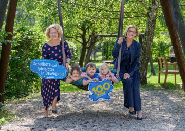 Familien- und Bildungs-Landesrätin Christiane Teschl-Hofmeister und Landeshauptfrau Johanna Mikl-Leitner laden alle NÖ Gemeinden ein, einzureichen.