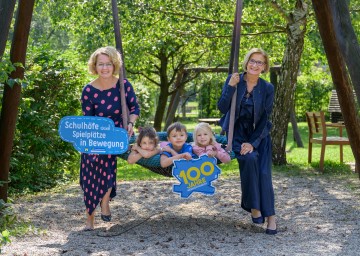 Familien- und Bildungs-Landesrätin Christiane Teschl-Hofmeister und Landeshauptfrau Johanna Mikl-Leitner laden alle NÖ Gemeinden ein, einzureichen.