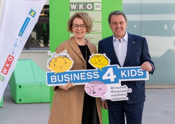 Familien-Landesrätin Christiane Teschl-Hofmeister und WKNÖ-Präsident Wolfgang Ecker