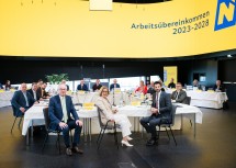 An der Regierungsklausur nahmen auch Vertreter von Arbeit und Wirtschaft teil.