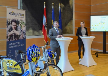 Landesrat Ludwig Schleritzko und Radland NÖ Geschäftsführerin Susanna Hauptmann stellten die „blau-gelbe Radoffensive“ vor.