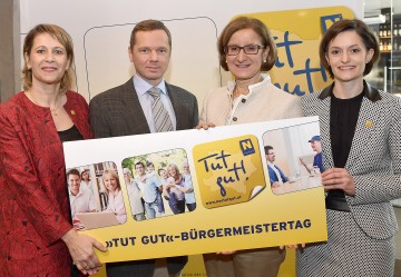 Im Bild von links nach rechts: Petra Leitner-Braun (Leiterin Initiative „Tut gut!“), Gerald Kammerhofer (Landesgeschäftsführer des NÖ Gemeindebundes), Landeshauptmann-Stellvertreterin Mag.  Johanna Mikl-Leitner, Christa Rameder von der Initiative „Tut gut!“.