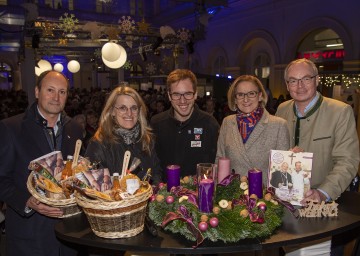 Walter Hanzmann (Stift Klosterneuburg), Landesrätin Ulrike Königsberger-Ludwig, Paralympic-Schwimmer Andreas Onea, Landeshauptfrau Johanna Mikl-Leitner und LH-Stellvertreter Stephan Pernkopf (v.l.n.r.)