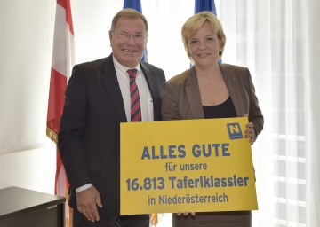 Landesrätin Mag. Barbara Schwarz und Hermann Helm, Amtsführender Präsident des NÖ Landeschulrates, gaben einen Ausblick auf das Schuljahr 2014/2015.