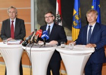 Bei der Pressekonferenz: Budgetdirektor Rudolf Stöckelmayer, Finanz-Landesrat Ludwig Schleritzko und Finanzdirektor Reinhard Meissl (v.l.n.r.)