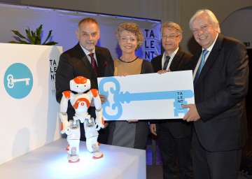 Talentehaus im Schloss Grafenegg gestartet: Geschäftsführer der NÖ Landesakademie Dr. Christian Milota, Universitätsprofessorin Dr. Camilla Benbow von der Vanderbildt University, Prof. Aljoscha Neubauer von der Universität Graz und der 2. Präsident des NÖ Landtages Mag. Johann Heuras (v.l.n.r.)