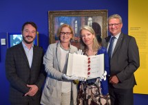 Von links nach rechts: Matthias Pacher (Geschäftsführer des Museum Niederösterreich), Landeshauptfrau Johanna Mikl-Leitner, Stella Rollig (Generaldirektorin des Belvedere) und Hermann Dikowisch (Leiter der Gruppe, Kultur, Wissenschaft und Unterricht beim Amt der NÖ Landesregierung).