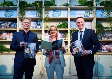 Niederösterreich stellte "Die weite Land-Küche" vor. Im Bild von links nach rechts: NÖ Werbung-Geschäftsführer Michael Duscher, Landeshauptfrau Johanna Mikl-Leitner und Landesrat Jochen Danninger