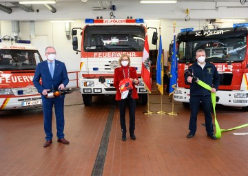 LH-Stellvertreter Stephan Pernkopf (von links), Landeshauptfrau Johanna Mikl-Leitner und Landesfeuerwehrkommandant Dietmar Fahrafellner