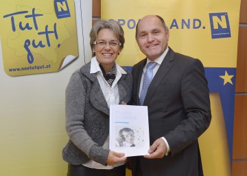 Landesrätin Dr. Petra Bohuslav und Landeshauptmann-Stellvertreter Mag. Wolfgang Sobotka präsentierten die aktuelle Studie über die tägliche Bewegungsstunde.