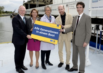 Pressekonferenz \"Demographischer Wandel als Chance\" auf der MS Wissenschaft in Krems: ecoplus Geschäftsführer Mag. Helmut Miernicki, Mag. Ulrike Prommer, Geschäftsführerin der IMC Fachhochschule Krems, Wirtschaftslandesrätin Dr. Petra Bohuslav, Mag. Stefan Bernhardt, Pressesprecher FWF Der Wissenschaftsfonds und Dr. Thomas Fent, Institut für Demographie, Österreichische Akademie der Wissenschaften, Wittgenstein Centre für Demography and global Human Capital (v.l.n.r.)