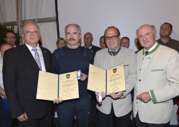 Danke an Hochwasser-Helfer in Krems: Bürgermeister Dr. Reinhard Resch, DI Paul Seitz, Ing. Anton Lasselsberger, Landeshauptmann Dr. Erwin Pröll (v. l. n. r.)