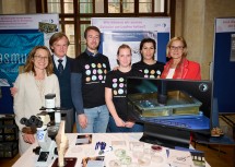 Beim Rundgang durch die rund 70 Stationen des Forschungsfestes war die Landeshauptfrau auch beim Informationsstand der Donau-Universität Krems zu Gast.