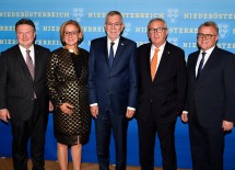 Zusammentreffen im Palais Niederösterreich in der Wiener Herrengasse, von links nach rechts: Der Wiener Bürgermeister Michael Ludwig, Landeshauptfrau Johanna Mikl-Leitner, Bundespräsident Alexander Van der Bellen, EU-Kommissionspräsident Jean-Claude Juncker und der burgenländische Landeshauptmann Hans Niessl.